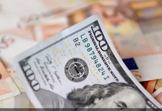 الدولار يعاود الصعود.. واليورو قرب أدنى مستوياته في 20 عاما