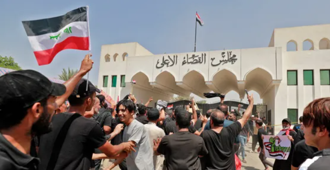 التيار الصدري في العراق يلوح بخطوة لا تخطر ببال الفاسدين