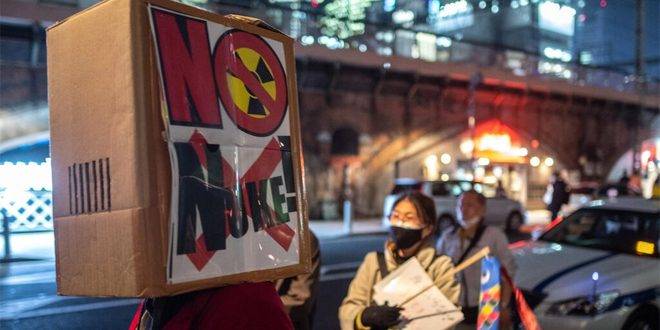 رئيس الوزراء الياباني يدعو إلى النظر في تطوير مفاعلات نووية أكثر أماناً