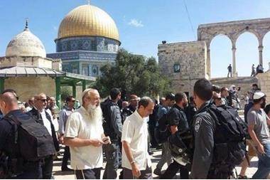 مستوطنون يقتحمون الأقصى