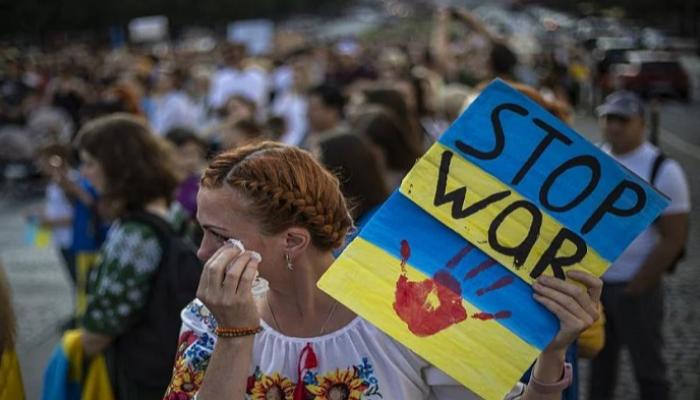 في ذكرى الاستقلال.. حلت الدموع وغابت ابتسامة الأوكرانيات