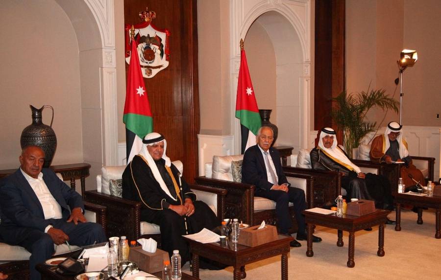 العيسوي يلتقي مجموعة من وجهاء وشيوخ محافظة الكرك..صور