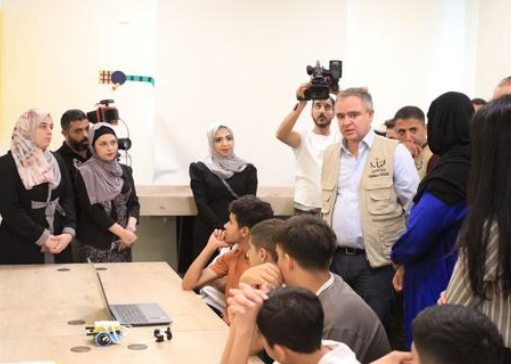 وزير الشباب يفتتح معمل للروبوتات في مركز شباب وشابات الزرقاء