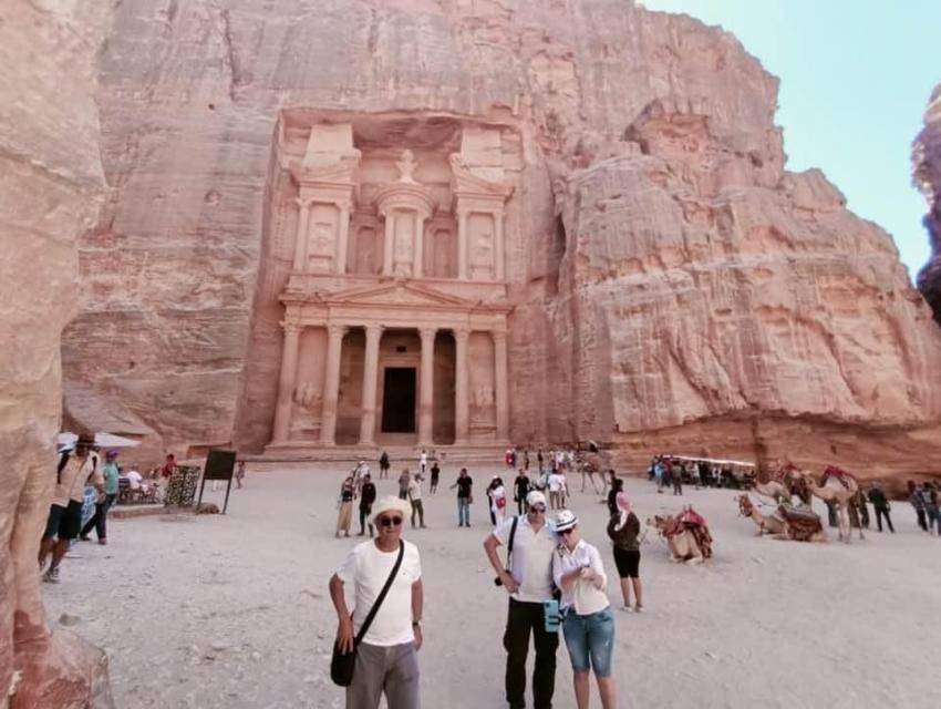 بعد تحذيرات الاضطرابات .. حركة سياحية نشطة اعتيادية في البترا (صور)