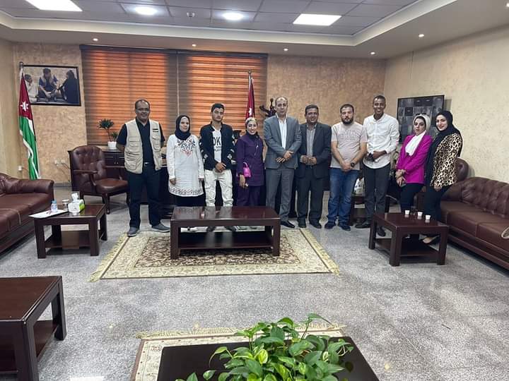 لجنة مواطني جرش تلتقي بمحافظ جرش _صور