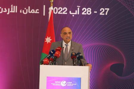 كيف سنتعامل مع كورونا لو عاد بنا الزمن؟ .. الخصاونة يجيب