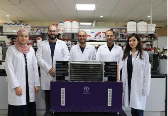 الجمعية العلمية الملكية تبتكر جهازاً لإنتاج مياه صالحة للشرب من الهواء