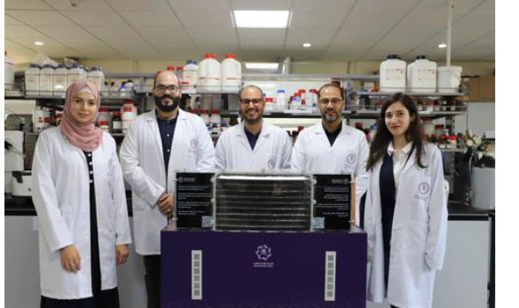 الجمعية العلمية الملكية تبتكر جهازاً لإنتاج مياه صالحة للشرب من الهواء