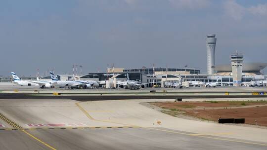 إعلام إسرائيلي: مسيرة مجهولة في مطار بن غوريون تغير مسار رحلة قادمة من نيويورك