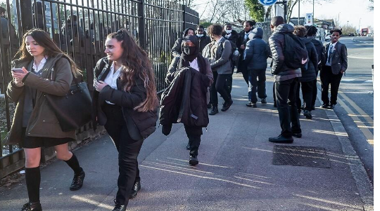 أزمة الطاقة تدفع المدارس البريطانية لتوزيع سترات للشتاء