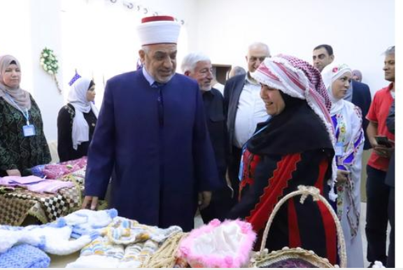 وزير الأوقاف يفتتح بازار مركز تدريب وتأهيل الفتاة الأردنية
