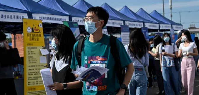 ملايين الشباب في الصين يعانون من البطالة مع تباطؤ الاقتصاد