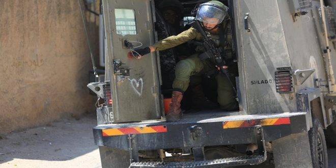 الاحتلال يمنع المعلمين من الوصول لمدرسة بمسافر يطا ويعتقل أحدهم