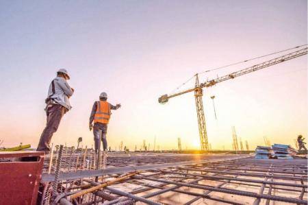 الصبيحي ينتقد استمرار عمل الأيدي العاملة تحت أشعة الشمس