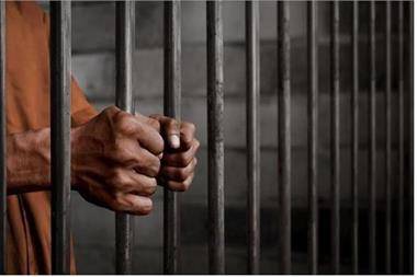 مدير إدارة السجون : يحق لأي نزيل الإضراب عن الطعام