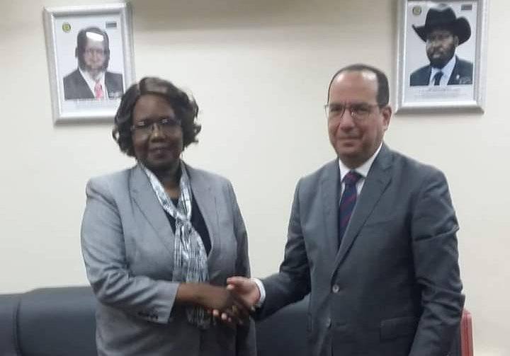 السفير المصري لدى جنوب السودان يلتقي وزيرة الزراعة والأمن الغذائي القائمة بأعمال وزير الموارد المائية والري