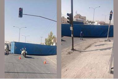 ازدحام مروري بعد سقوط حاوية عن سطح تريلا في ماركا