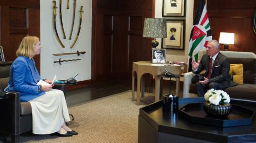 الملك يؤكد ضرورة تكثيف جهود التوصل إلى سلام عادل وشامل على أساس حل الدولتين