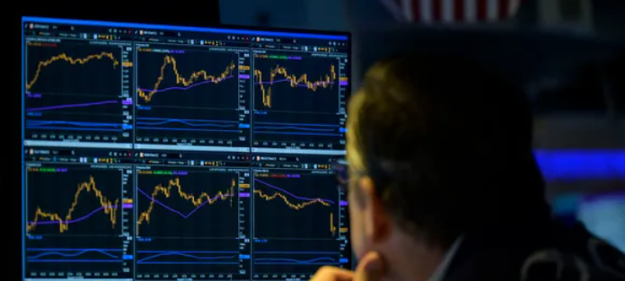 مخاوف رفع معدلات الفائدة تهبط بالمؤشرات الأميركية