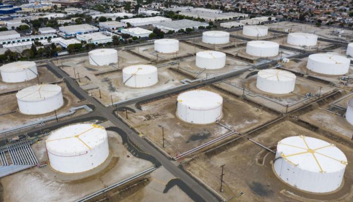 تآكل مخزون النفط الأمريكي.. أدنى مستوى منذ 38 عاما