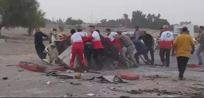 بالصور والفيديو: حادث مروع في إيران يوقع 16 قتيلا