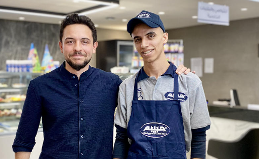 ولي العهد يهنئ عامل الحلويات أيوب تايه بتفوقه بالثانوية العامة  فيديو وصور