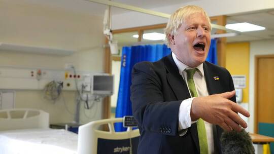 جونسون يرفض استبعاد عودته إلى الحياة السياسية