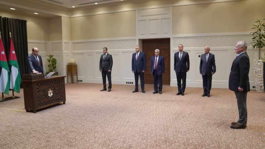 عدد من المحافظين يؤدون اليمين القانونية امام الملك