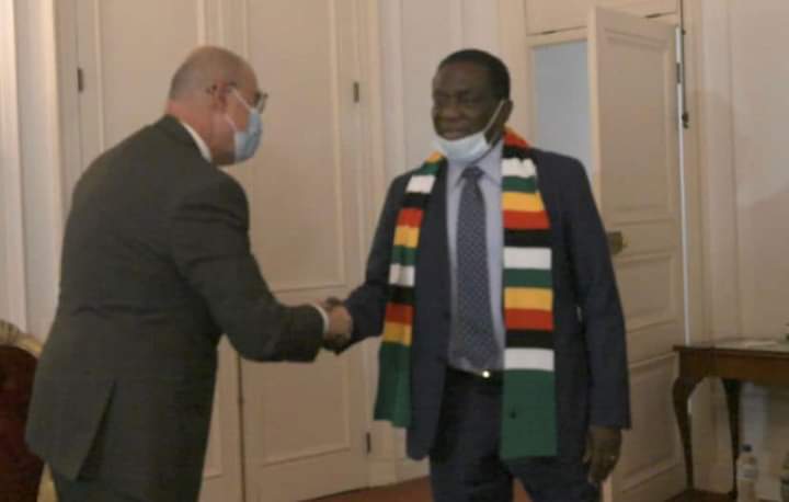 رئيس الجمهورية الزيمبابوي يستقبل السفير المصري في هراري