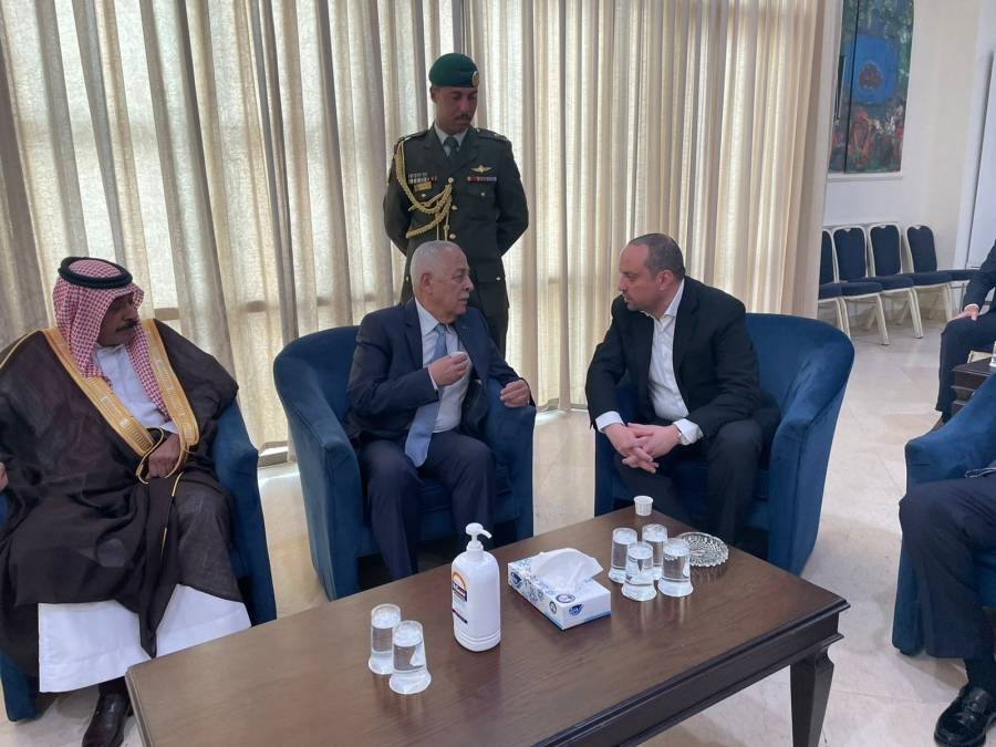 مندوباً عن الملك، العيسوي يقدم واجب العزاء لعشيرة النجداوي .. صور