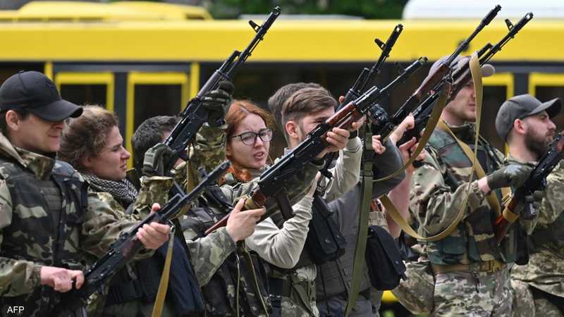مخازن الأسلحة توشك على النفاد.. هل يهجر الغرب أوكرانيا؟