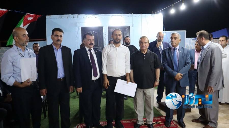 الطيب يرعى حفل تكريم اوائل الثانوية العامة في مدينة اربد ...صور 