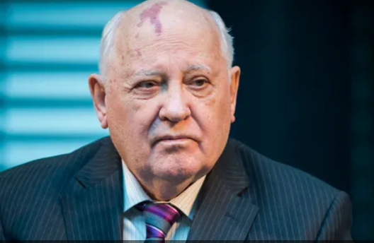 الكرملين يكشف موقف بوتن من حضور مراسم دفن غورباتشوف