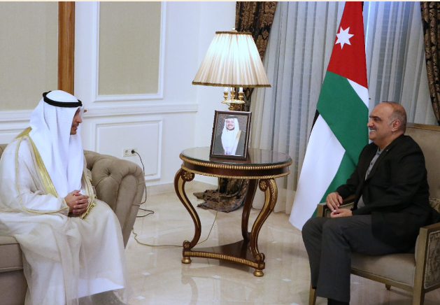 رئيس الوزراء يلتقي وزير الإعلام والثقافة الكويتي