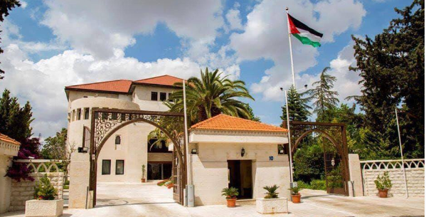 موظفون حكوميون إلى التقاعد  اسماء