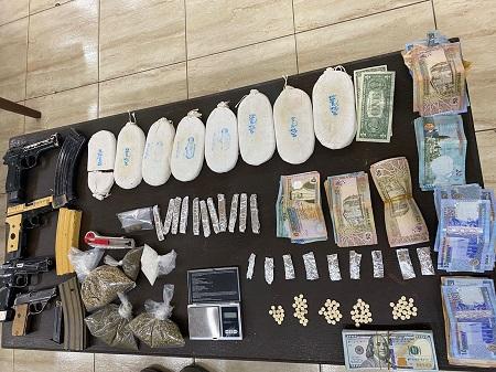 القبض على 4 مطلوبين ومروجي مخدرات جنوبي عمان