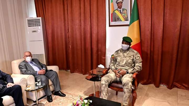 وزير الخارجية الجزائري يحل بمالي لبحث سبل تنفيذ اتفاق الجزائر