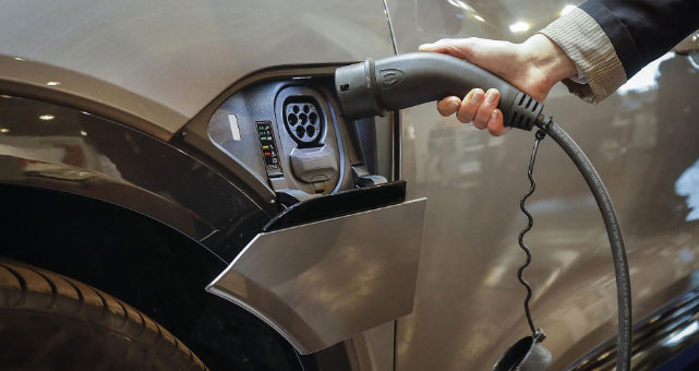 “حرة الزرقاء”: تخليص 10 آلاف مركبة كهربائية في 8 أشهر