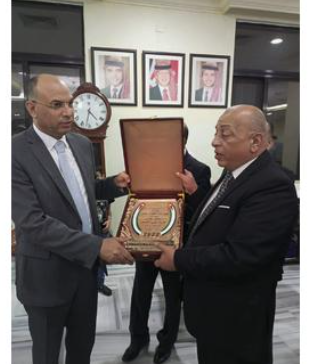 تكريم الناجحين في الثانوية العامة من ابناء عشيرة النسور