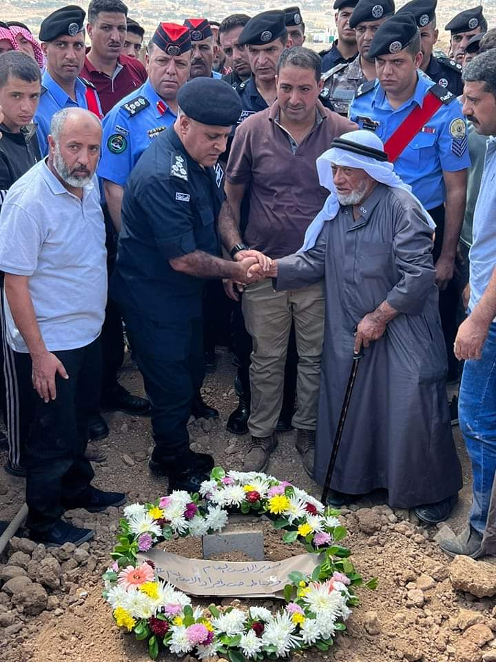 الأمن العام يشيع جثمان  الوكيل حازم حمود عبدالكريم الرفوع في الطفيلة