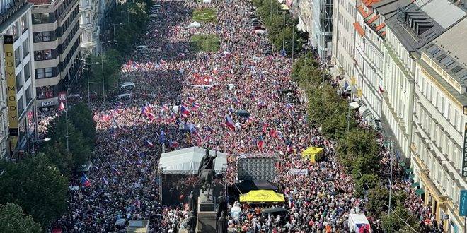 مظاهرات بالتشيك تطالب بالتحرر من حلف الناتو والاتحاد الأوروبي