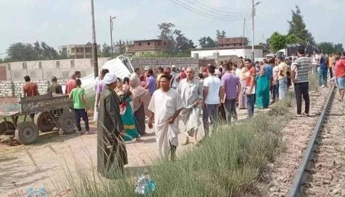 مأساة طبيب مصري.. هرع لإسعاف مصابي حادث فوجد جثة ابنته بين الضحايا