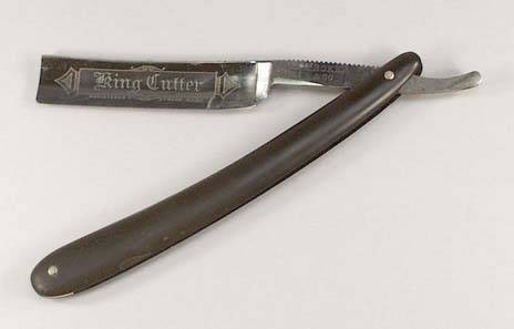 رفض كتابة الشقة باسمها.. مصرية تعتدي على زوجها ببتر عضو حساس