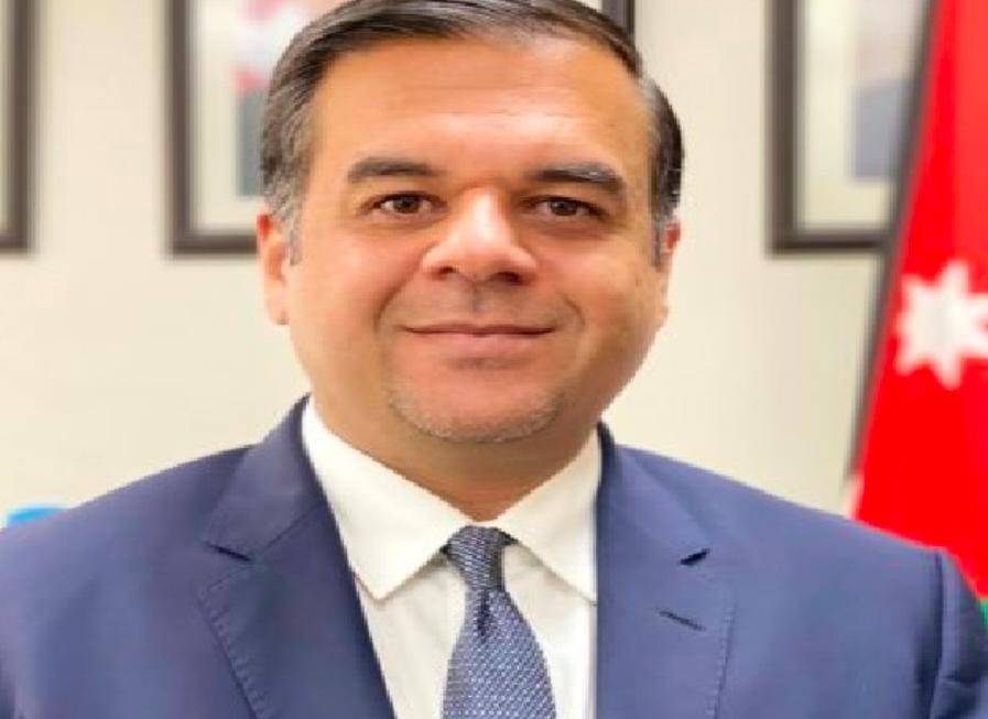 الملك يكرم مساعد مدير عام هيئة تنشيط السياحة مسؤول برنامج اردننا جنة  الخضيري  .