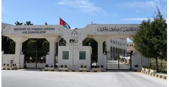 ترفيع دبلوماسين بالخارجية  أسماء