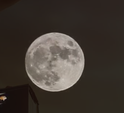 قمر الحصادين ينير سماء الأردن السبت