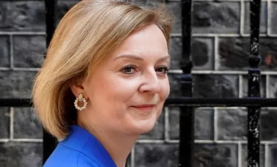 امرأة حديدية جديدة لبريطانيا.. من هي ليز تراس؟