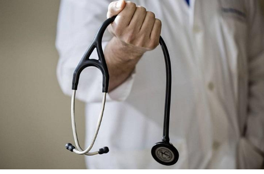 عويس: خريج الطب بالأردن لن يجد وظيفة بعد 6 سنوات