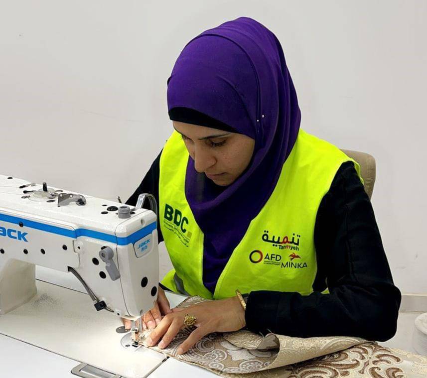 المغزل بيد المرأة كالرمح في مجاهد