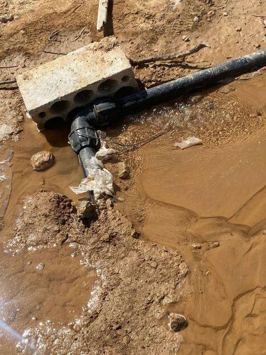 المياه : ضبط اعتداءات على خطوط رئيسية في ام الرصاص تزود مزارع وتعبئة برك  .... صور 